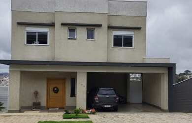 Imagem: A casa em condomínio possui 4 Dormitórios, 5 Banheiros, 4