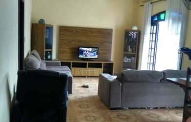 Imagem: A casa possui 4 Dormitórios, 1 Banheiro, 315m² de Área e