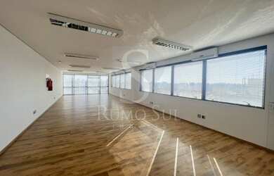 Imagem: O depósito possui 2 Vagas na garagem, 79m² de Área e está