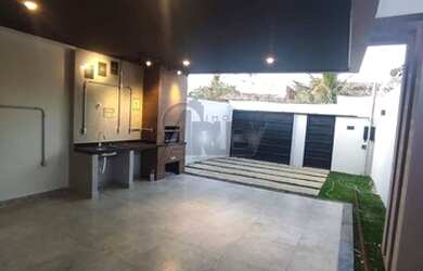 Imagem: A casa possui 3 Dormitórios, 2 Banheiros, 4 Vagas na garagem