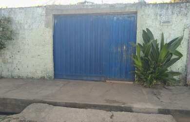 Imagem: A casa possui 2 Dormitórios, 1 Banheiro, 1 Vaga na garagem