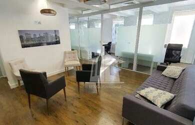 Imagem: O depósito para alugar possui 5 Vagas na garagem e 299m² de