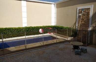 Imagem: A casa em condomínio à venda possui 3 Dormitórios, 5 Banheiros