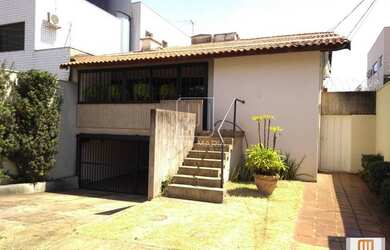 Imagem: O depósito possui 4 Vagas na garagem, 450m² de Área e está