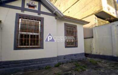 Imagem: A casa possui 5 Dormitórios, 4 Banheiros, 5 Vagas na garagem