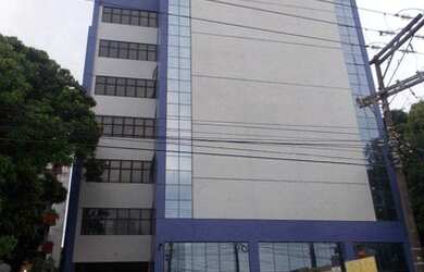 Imagem: O depósito possui 4 Vagas na garagem, 295m² de Área e está