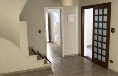 Imagem: A casa possui 3 Dormitórios, 2 Banheiros, 3 Vagas na garagem