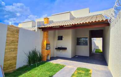 Imagem: A casa possui 2 Dormitórios, 2 Banheiros, 1 Vaga na garagem