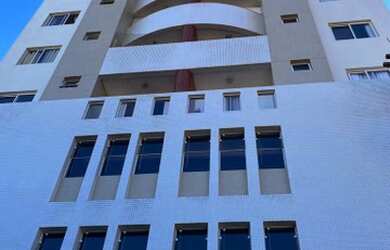 Imagem: O apartamento possui 3 Dormitórios, 1 Banheiro, 2 Vagas na