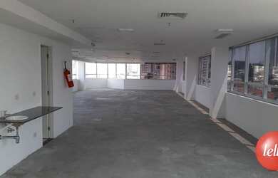 Imagem: O depósito possui 3 Vagas na garagem, 182m² de Área e Imóvel