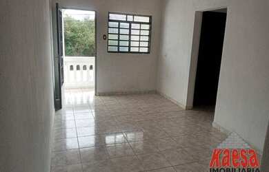 Imagem: A casa possui 2 Dormitórios, 1 Banheiro, 1 Vaga na garagem