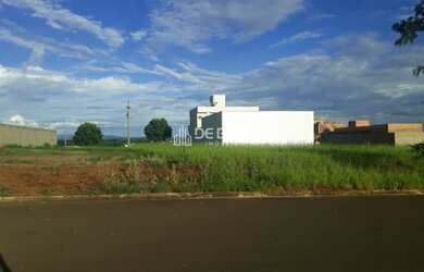 Imagem: O terreno possui 336m² de Área e está localizado em Portal