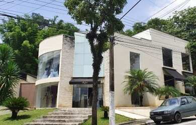 Imagem: O depósito possui 5 Vagas na garagem, 1200m² de Área e está