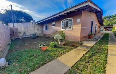 Imagem: A casa possui 2 Dormitórios, 1 Banheiro, 1 Vaga na garagem