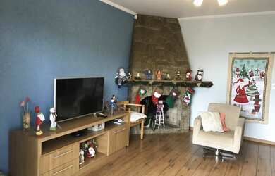 Imagem: A casa possui 3 Dormitórios, 4 Banheiros, 4 Vagas na garagem