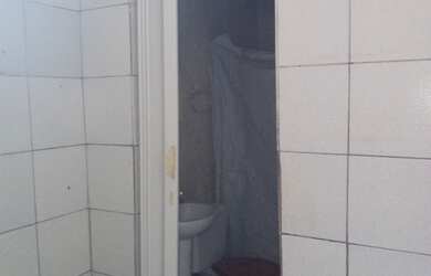 Imagem 5: ALUGA- SE. Varanda, 1 Banheiroe2 Dormitórios