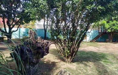 Imagem: A casa possui 3 Dormitórios, 4 Banheiros, 5 Vagas na garagem