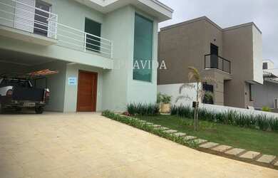 Imagem: A casa em condomínio possui 3 Dormitórios, 1 Banheiro, 244m²