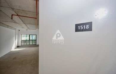 Imagem: O depósito possui 1 Vaga na garagem, 36m² de Área e está