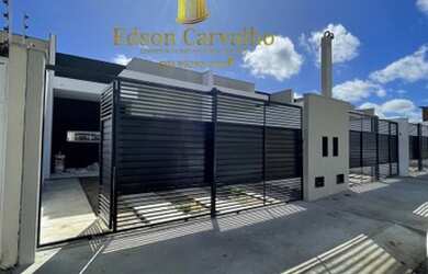 Imagem: A casa possui 3 Dormitórios, 2 Banheiros, 2 Vagas na garagem