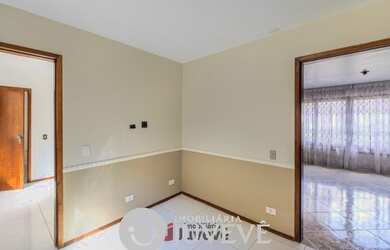 Imagem 10: IMOBILIARIA JUVEVÊ VENDE RESIDENCIA BACACHERI JARDIM SOCIAL4 DORM PRX DREAMLAND COMERCIAL