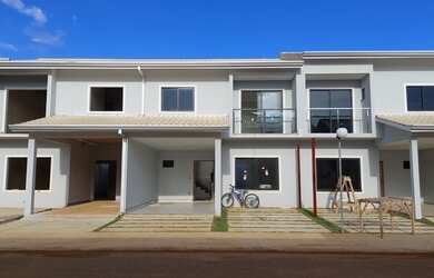 Imagem: A casa em condomínio possui 3 Dormitórios, 4 Banheiros, 2