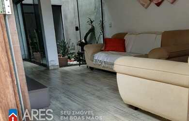 Imagem: A casa possui 2 Dormitórios, 2 Banheiros, 3 Vagas na garagem