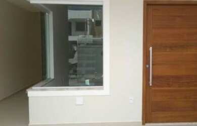 Imagem: A casa possui 3 Dormitórios, 3 Banheiros, 2 Vagas na garagem