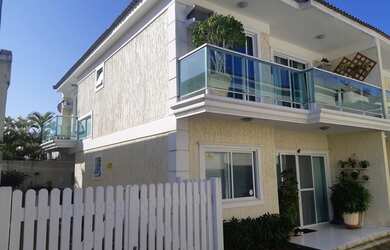 Imagem: A casa em condomínio possui 4 Dormitórios, 4 Banheiros, 2