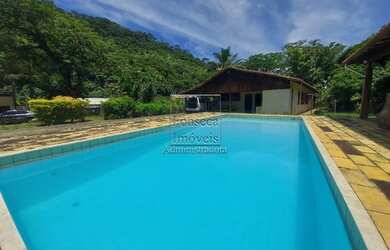 Imagem: A casa possui 4 Dormitórios, 1 Banheiro, 3 Vagas na garagem