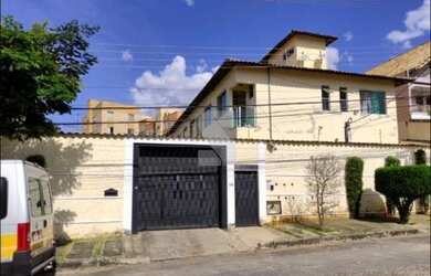 Imagem: A casa possui 2 Dormitórios, 2 Banheiros, 2 Vagas na garagem