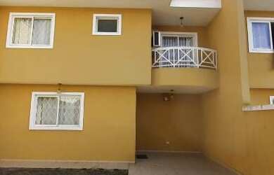 Imagem: A casa possui 3 Dormitórios, 2 Banheiros, 2 Vagas na garagem