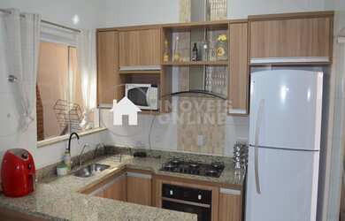 Imagem: A casa possui 3 Dormitórios, 2 Banheiros, 2 Vagas na garagem