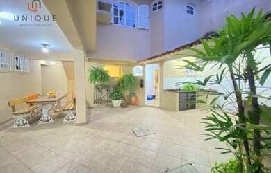 Imagem: A casa possui 3 Dormitórios, 4 Banheiros, 2 Vagas na garagem