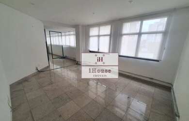 Imagem: O depósito possui 2 Vagas na garagem e 45m² de Área e está