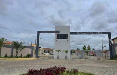 Imagem: A casa possui 3 Dormitórios, 2 Banheiros, 2 Vagas na garagem