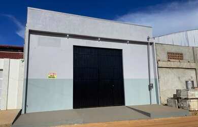 Imagem: O depósito possui 2 Vagas na garagem, 250m² de Área e está