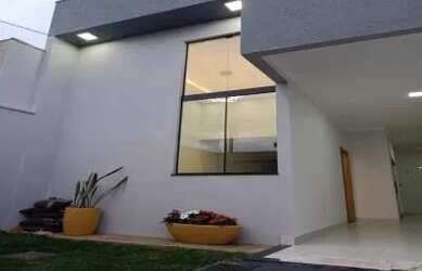 Imagem: A casa possui 3 Dormitórios, 2 Banheiros, 130m² de Área e