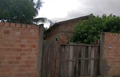 Imagem: A casa possui 2 Dormitórios e 1 Banheiro e está localizado