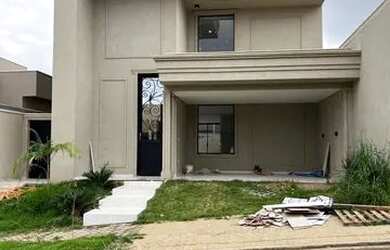 Imagem: A casa em condomínio possui 2 Dormitórios, 3 Banheiros, 4