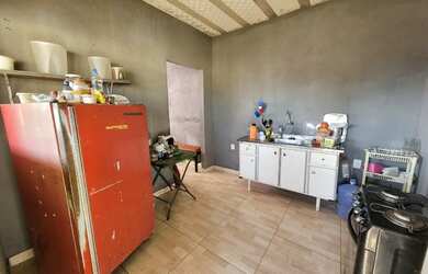 Imagem: A casa possui 4 Dormitórios, 4 Banheiros, 1 Vaga na garagem