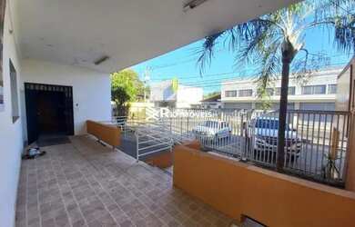 Imagem: A casa possui 1 Dormitório, 4 Banheiros, 400m² de Área e