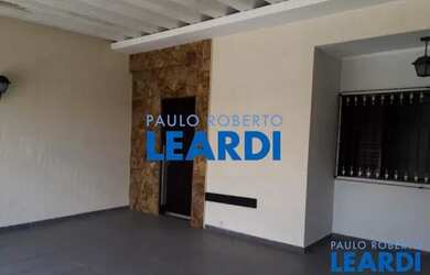 Imagem: A casa possui 5 Dormitórios, 2 Banheiros, 2 Vagas na garagem