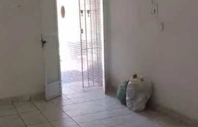 Imagem: A casa possui 3 Dormitórios e 1 Banheiro e está localizado