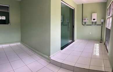 Imagem: A casa possui 3 Dormitórios, 2 Banheiros, 1 Vaga na garagem