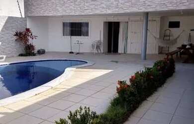 Imagem: A casa possui 2 Dormitórios, 2 Banheiros e 2 Vagas na garagem