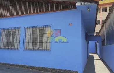 Imagem: A casa possui 2 Dormitórios, 2 Banheiros, 2 Vagas na garagem