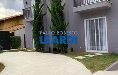 Imagem: A casa em condomínio possui 5 Dormitórios, 5 Banheiros, 4