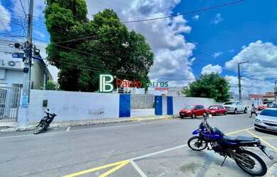 Imagem: A casa possui 5 Dormitórios, 5 Banheiros, 518m² de Área e