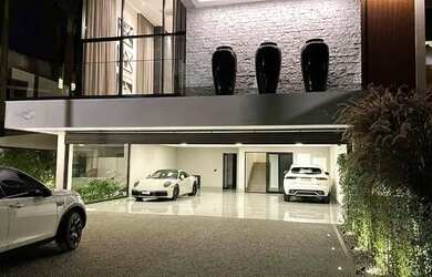 Imagem: A casa em condomínio possui 5 Dormitórios, 5 Banheiros, 5